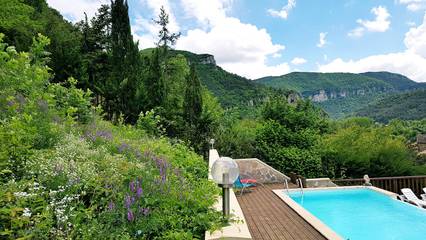Chambre d’hôte pour 2 personnes, avec piscine et jardin dans l' Aveyron