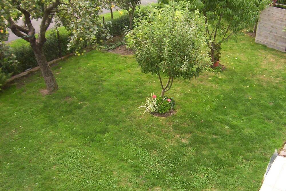 Ganze Wohnung, Ferienwohnung nur 250 m vom Strand entfernt in Balatonmariafürdö, Plattensee Südufer