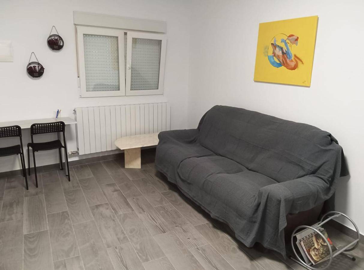 Double Room with Shared Bathroom in Rincón de Soto, Comarca Rioja Baja