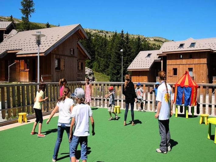 Chalet pour 6 personnes, avec balcon ainsi que piscine et sauna, adapté aux familles à Le Dévoluy - 3