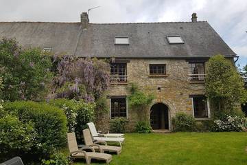 Gîte pour 9 personnes, avec jardin à Jugon-les-Lacs