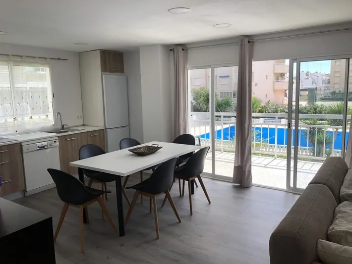 Apartamento de vacaciones para 6 personas, con jardín y terraza además de piscina y vistas - 1