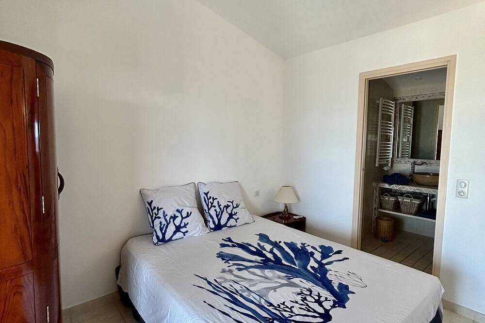 Beachfront villa, terrace and air conditioning, 5 min beach in Sausset-les-Pins, Mediterranean Coast (France)