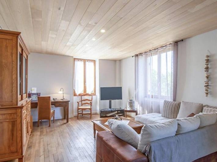 Location de vacances pour 6 personnes, avec vue ainsi que piscine et jardin, animaux acceptés à Chalais (Aquitaine) - 4