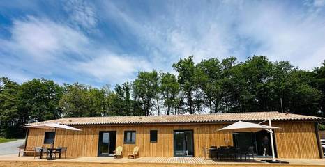 Gîte pour 6 personnes, avec terrasse et vue à Saint-Avit-Sénieur