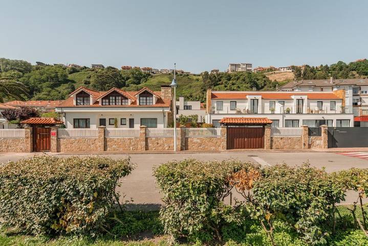 Apartamento para 4 personas, con vistas y jardín en Suances