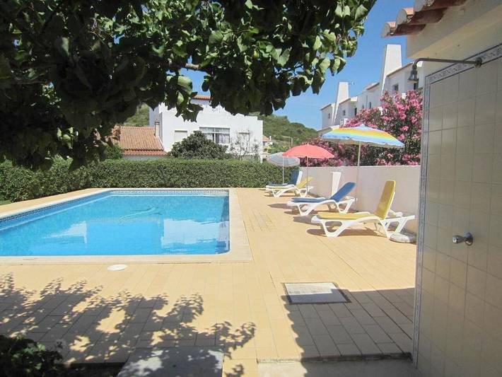 Ferienhaus Casa Fernandes mit Gemeinschaftspool, offener Terrasse und Wlan in Praia do Burgau, Budens