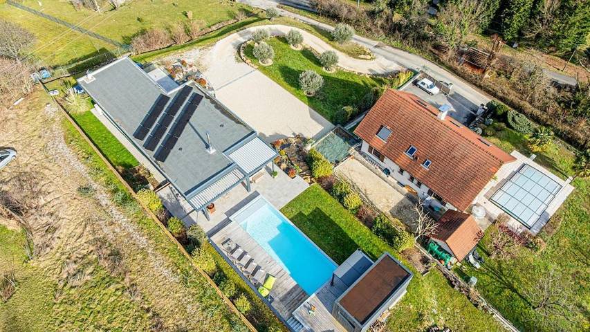 Location de vacances pour 10 personnes, avec vue sur le lac et jardin ainsi que piscine et vue à Bourdeau (Savoie) - 2