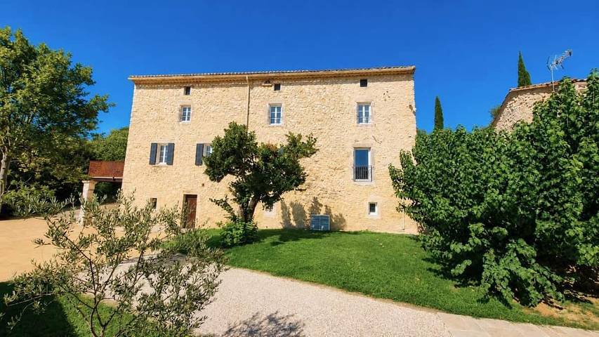 Location de vacances pour 8 personnes, avec jacuzzi et jardin à Euzet - 2