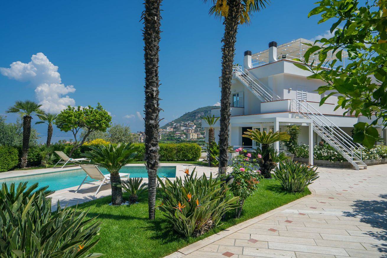 Luxury Villa in Sorrento Coast Swimming Pool & View in Vico Equense, Neapel Provinz