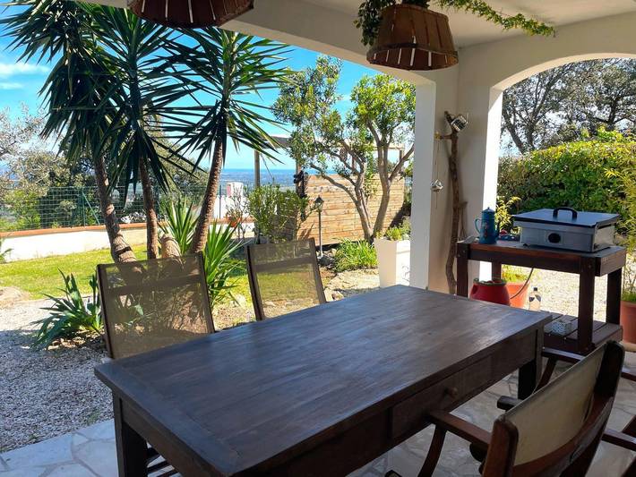 Gîte pour 4 personnes, avec Terrasse ainsi que Jardin et Piscine