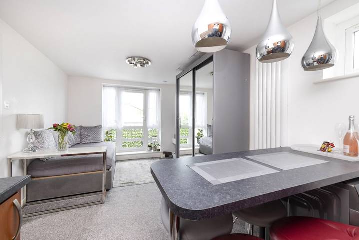 Apartamento entero, Elegant Flat with Balcony in Leith, Edimburgo
