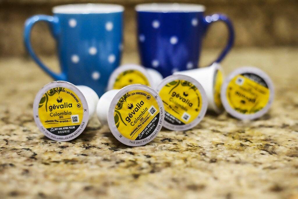 Clean Home Large Heated-Pool - 3/2 +Ofc/den - 3 Miles to Beach \"Jupiter Escape\" in Jupiter, Palm Beach County