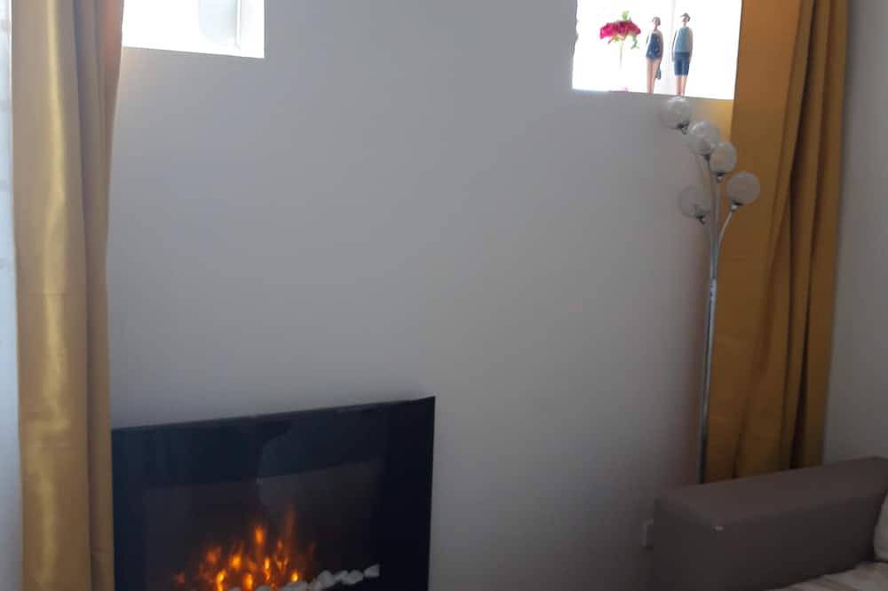 Entire apartment, La Bassure de Baas-Apartment-Traditional-Ensuite with Bath-Sea view in Ambleteuse, Boulogne-sur-Mer region