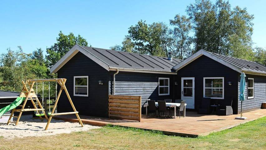 Feriehus for 5 personer, med jacuzzi og terrasse i Helberskov