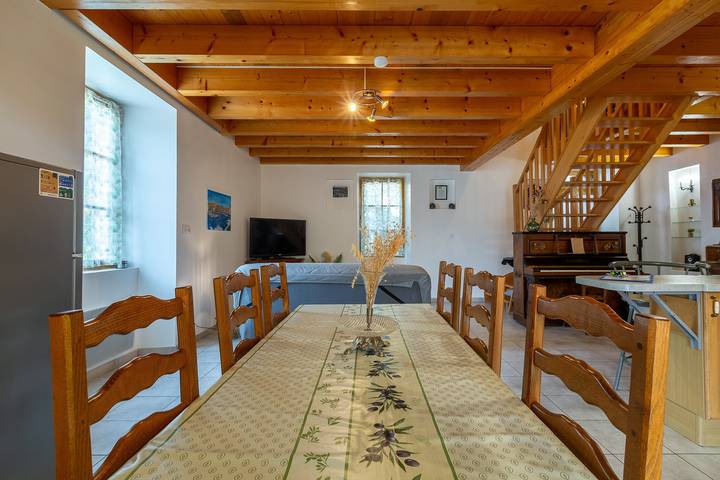 Maison de campagne "Le Bacci" avec vue sur les montagnes, jardin privé et Wi-Fi in Vals-les-Bains, Parc naturel régional des Monts d'Ardèche
