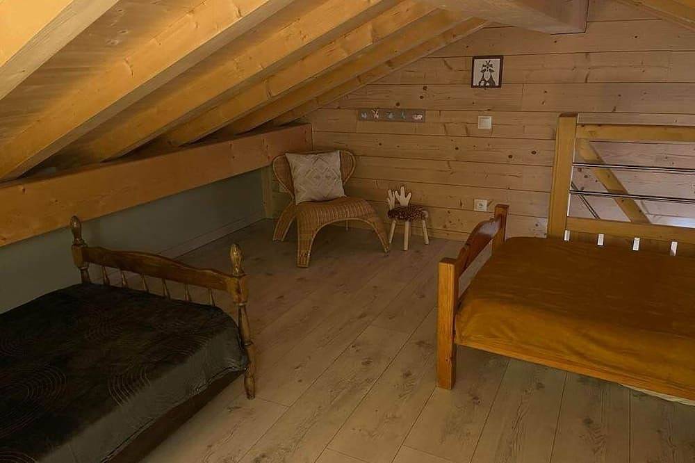 Chalet Célestine with Sauna and View on the Valley in Verchaix, Region Bonneville