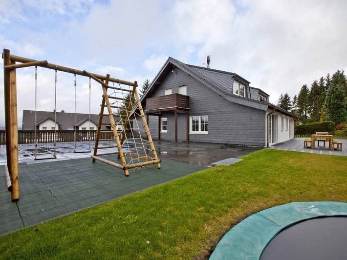 Vakantieappartement voor 6 personen, met terras, kindvriendelijk in Neuastenberg
