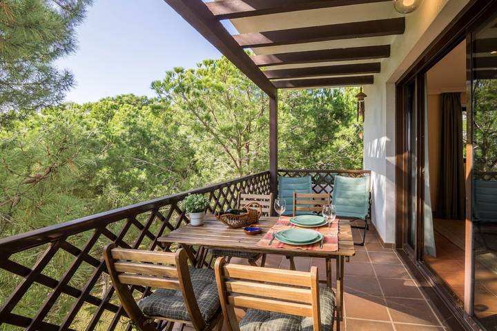 Apartamento inteiro, Apartamento de férias 'Falésia Pine Spot' com Wi-Fi, varanda e piscina partilhada in Praia da Falésia, Albufeira e Olhos de Água