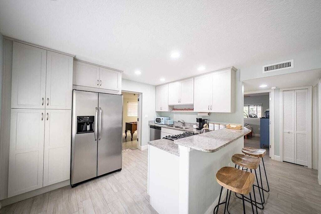 Entire Home Steps to Beach & River Pet-Friendly in South Cocoa Beach, Cocoa Beach