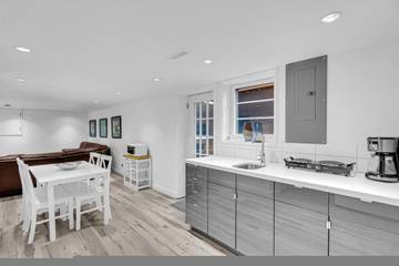 Vacation House for 3 Guests in Vancouver, British Columbia, Picture 3