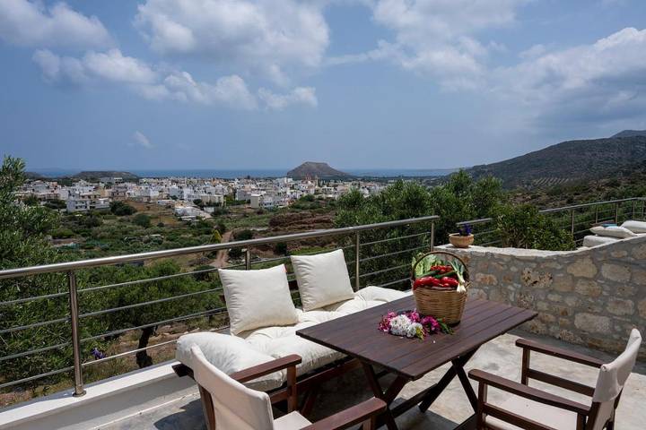 Gîte pour 4 personnes, avec vue et jardin dans Palekastron