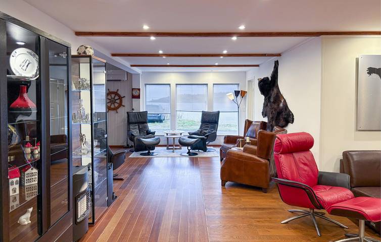 Ferieleilighet for 9 personer, med hage i Finnmark