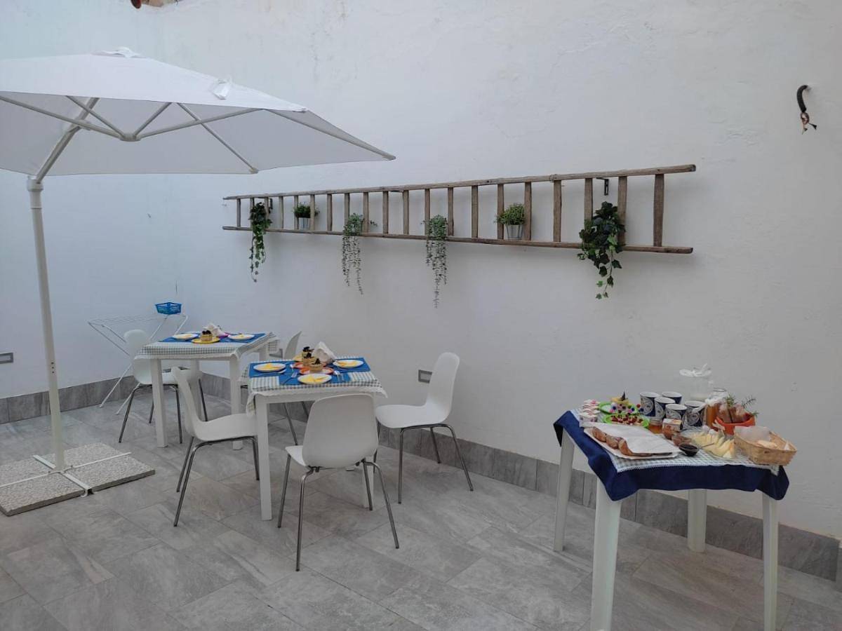 Double Room with Private Bathroom in Noto, Noto e dintorni