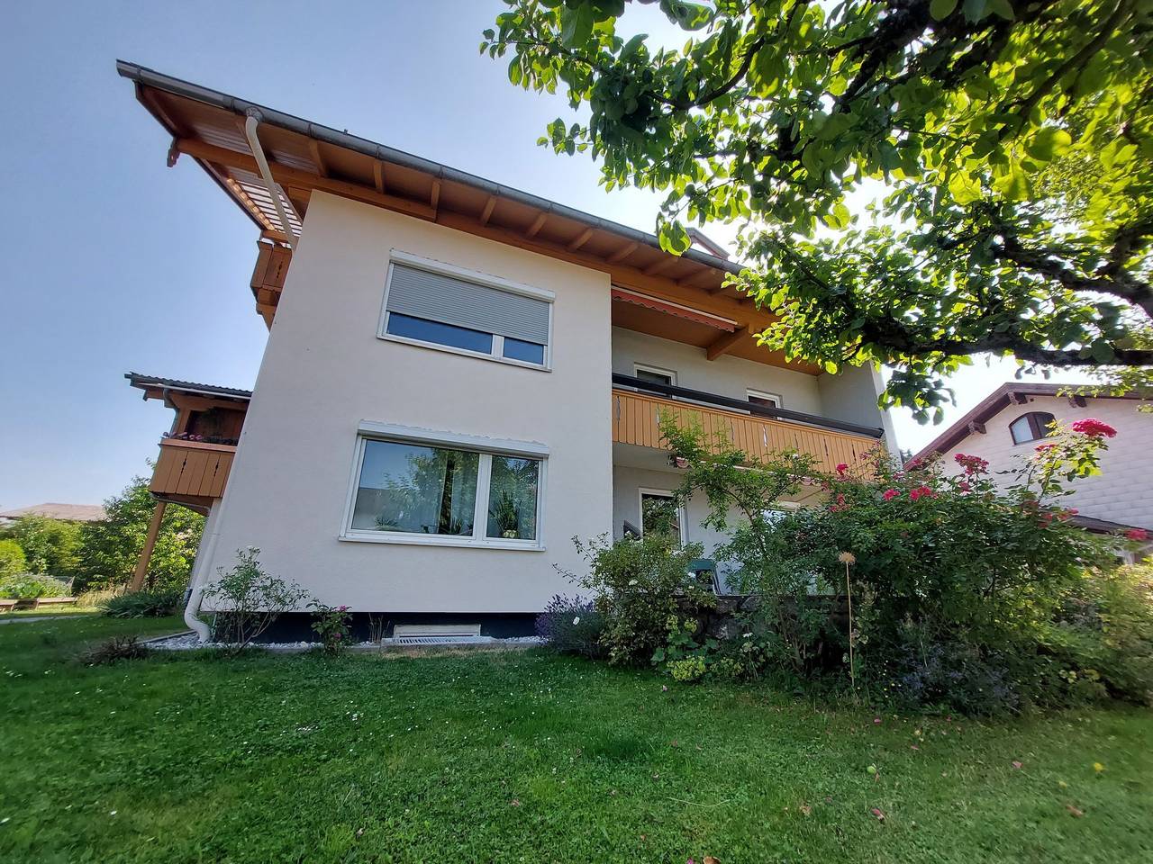Ganze Ferienwohnung, Gästehaus Hochgern - Blick Hochgern 80m² mit Südbalkon, bis zu 6 Personen, 2 separate Schlafzimmer in Grassau, Chiemsee