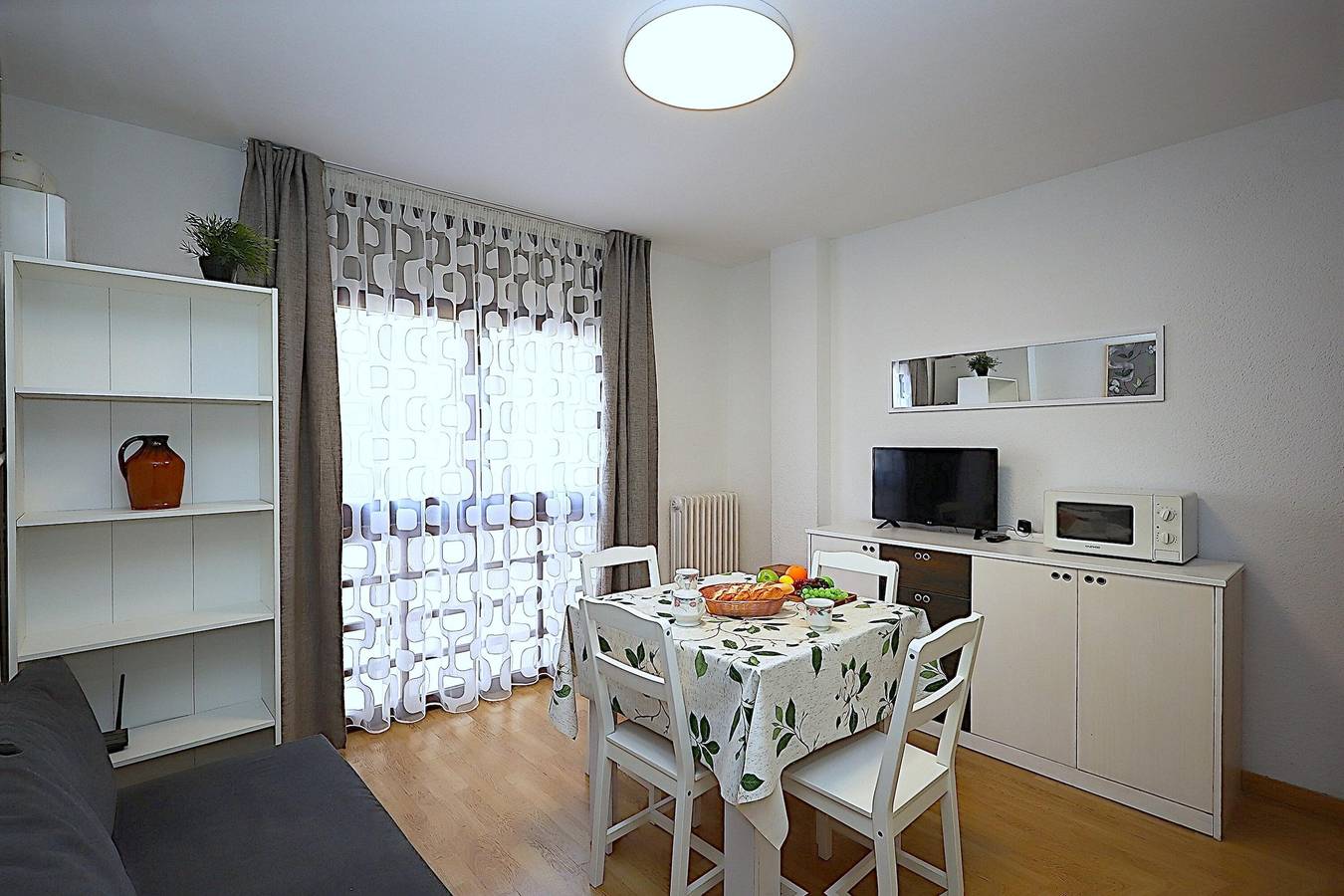 Entire apartment, Apartment Holanda, 100m from the beach. Wifi in Central Lloret de Mar, Lloret de Mar