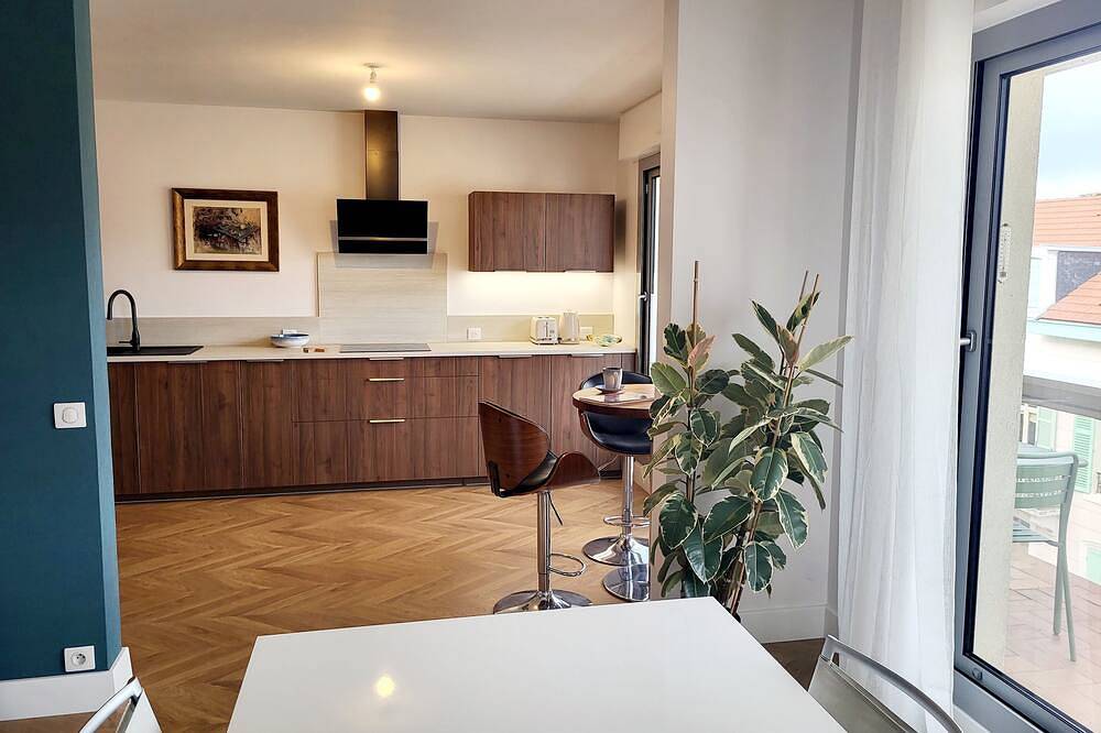 Entire apartment, Ideal for curists, 180 m from the spa. Quiet, fully renovated apartment. in Vichy, Vichy region