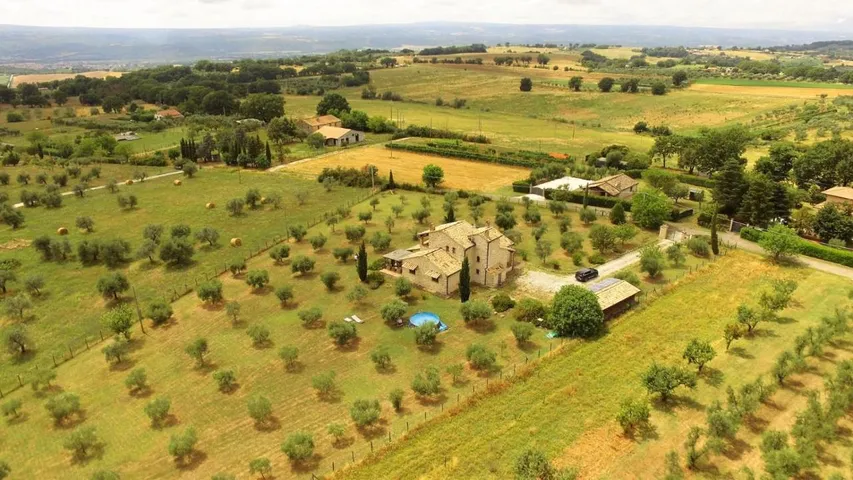 Country house for 8 people, with pool and garden as well as view - 1