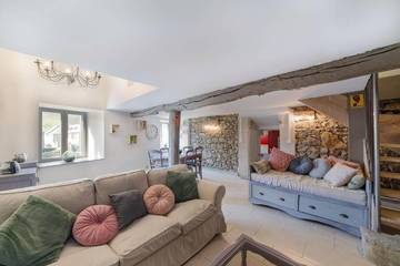 Gîte pour 3 personnes, avec vue et balcon à Lortet