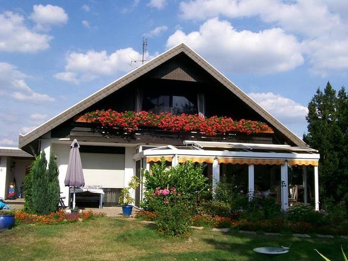 Gästehaus für 3 Personen, mit Balkon und Terrasse sowie Garten