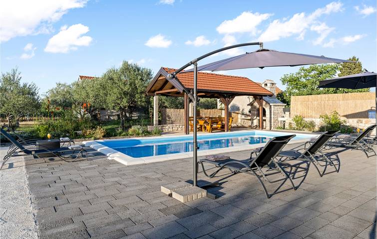 Modernes Apartment mit 2 Schlafzimmern und Pool in der Nähe des Flusses Krka und des Visovačko-Sees in Dalmatinisches Zagora