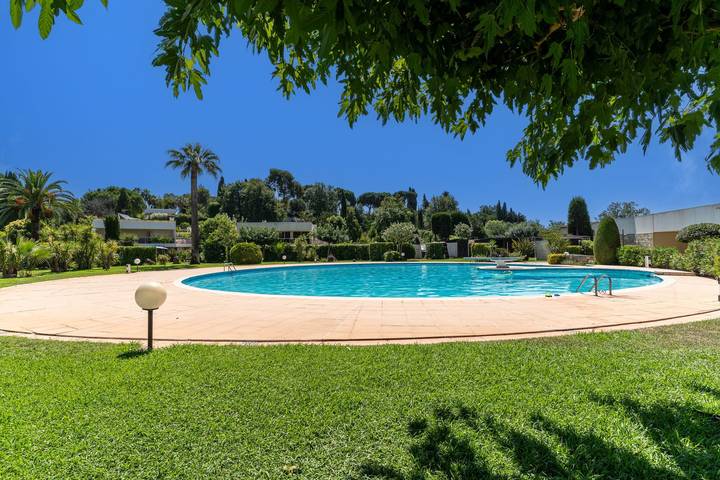 Ferienhaus für 8 Personen, mit Garten und Terrasse sowie Pool - 1