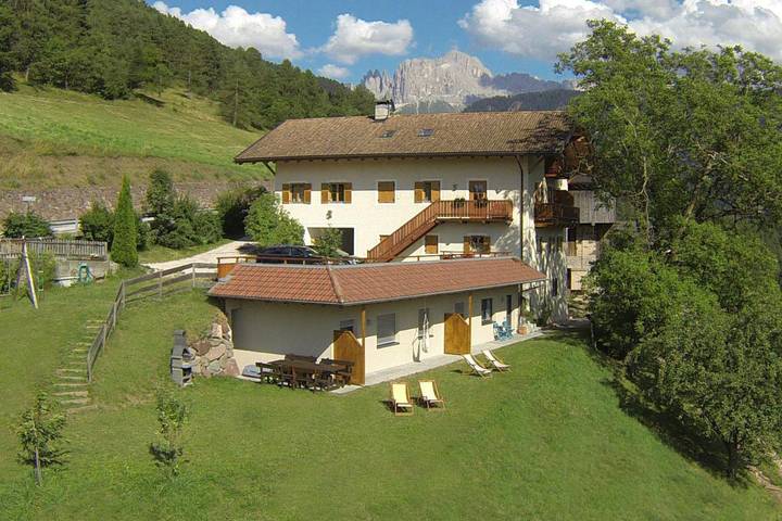 Ferienwohnung für 4 Personen, mit Whirlpool und Terrasse sowie Garten und Ausblick in Tiers