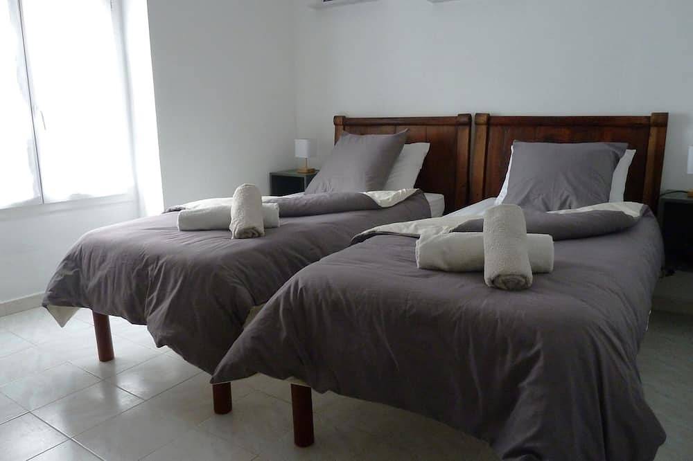 \"In the heart of the village of Graveson, this house is ideally located, with everything within walking distance! in Graveson, Arles region