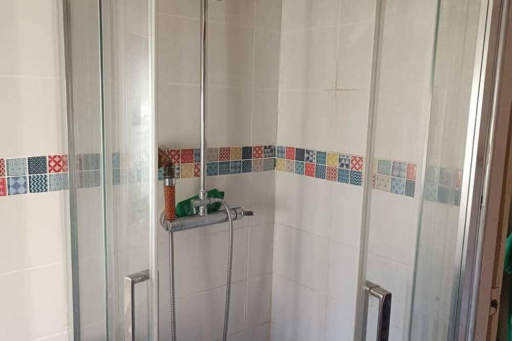 2-room apartment in a large, quiet house with garden and shared spaces in Vence, Mittelmeerküste (Frankreich)