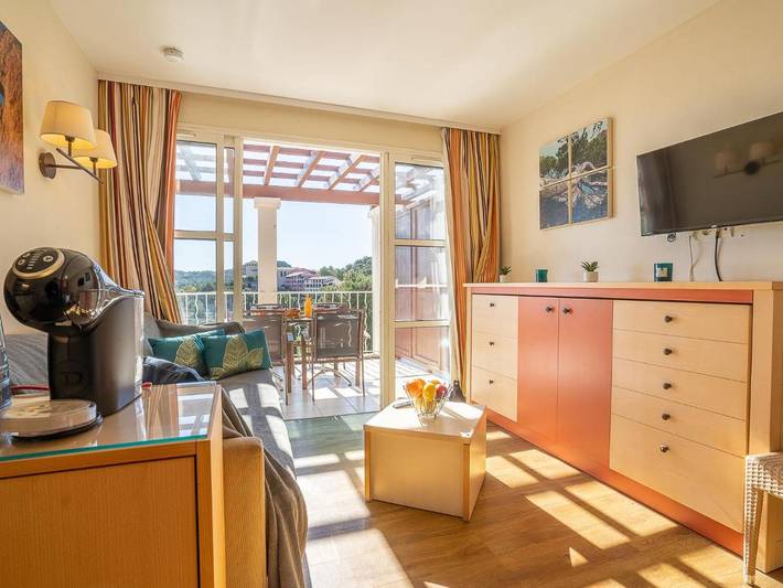 Gîte pour 4 personnes, avec jardin ainsi que terrasse et piscine dans Gare Du Dramont - 2