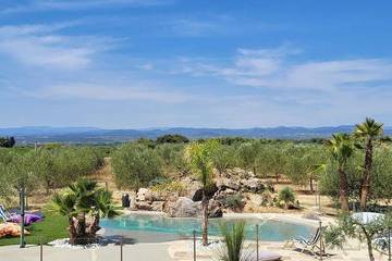 Gîte pour 4 personnes, avec piscine et terrasse à Montagnac