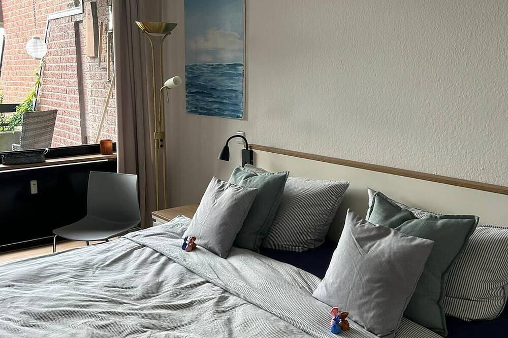 Ganze Wohnung, Moderne Ferienwohnung mit 61 m² und Seeblick in Bad Zwischenahn. in Zwischenahner Meer, Bad Zwischenahn