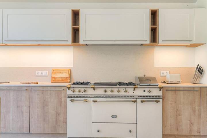 Location de vacances pour 12 personnes, avec vue ainsi que jardin et piscine à Denicé - 3