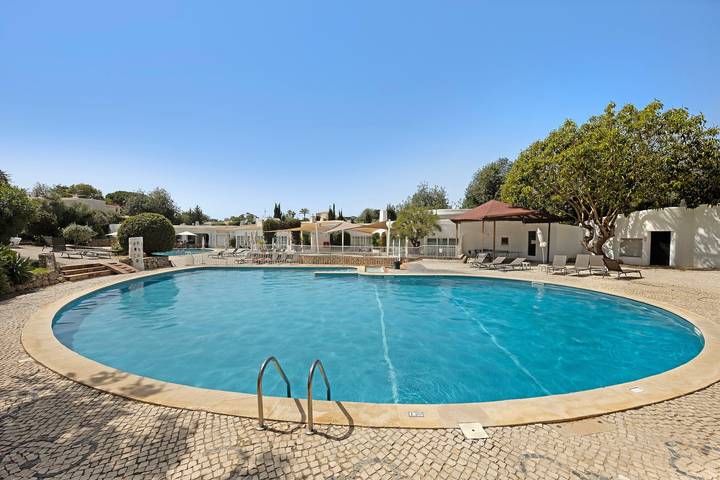 Casa de férias para 4 pessoas, com Varanda e Jardim e ainda Piscina infantil em Lagoa