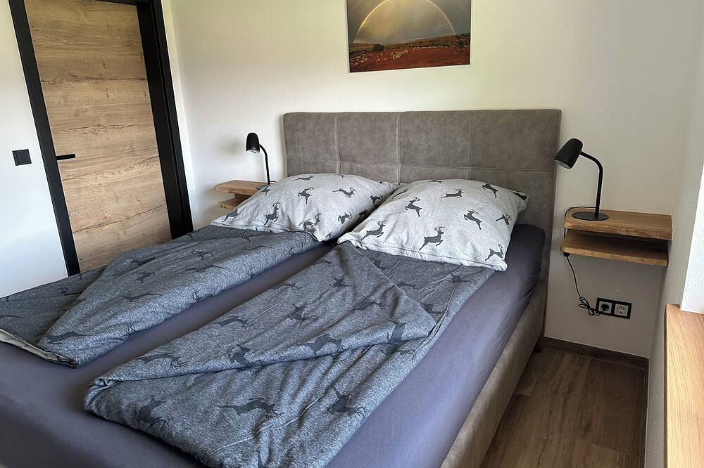 Ganze Wohnung, Neu renovierte Ferienwohnung mit großer Südterrasse und traumhaftem Bergblick in Hausham, Alpenland Tegernsee Schliersee