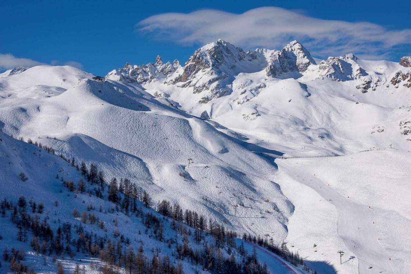 Appartement entier, Charmant Duplex Pied De Pistes avec vue sur les montagnes et Wi-Fi in Briançon, Serre Chevalier