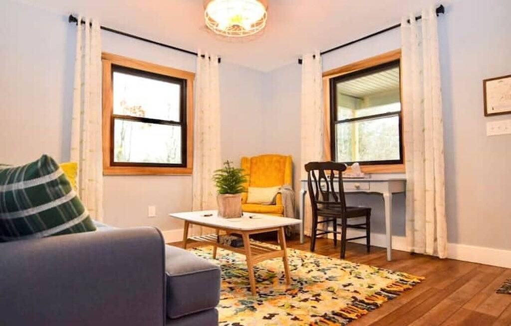 Heartwood♥ Cabin loft w/private Hottub, Hiking, Fishing, & Ziplines on 66 acres! in Floyd County