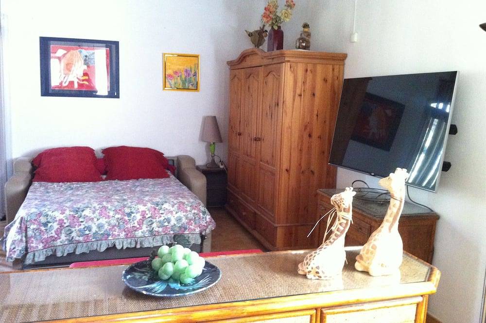 Apartamento entero, Estudio en el corazón del parque Luberon. in Robion, Parque natural regional del Luberon