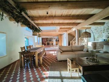 Gîte pour 8 personnes, avec jardin et vue, animaux acceptés à Usson-en-Forez