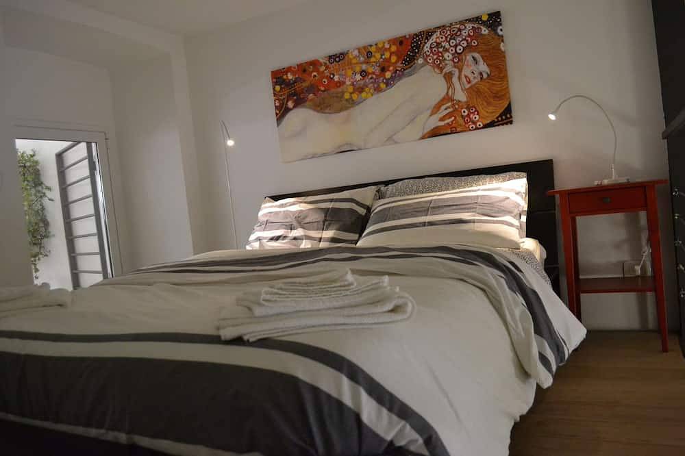 Entire apartment, Loft in the center of Catania for 2 + 2 people in Catania, Catania Province